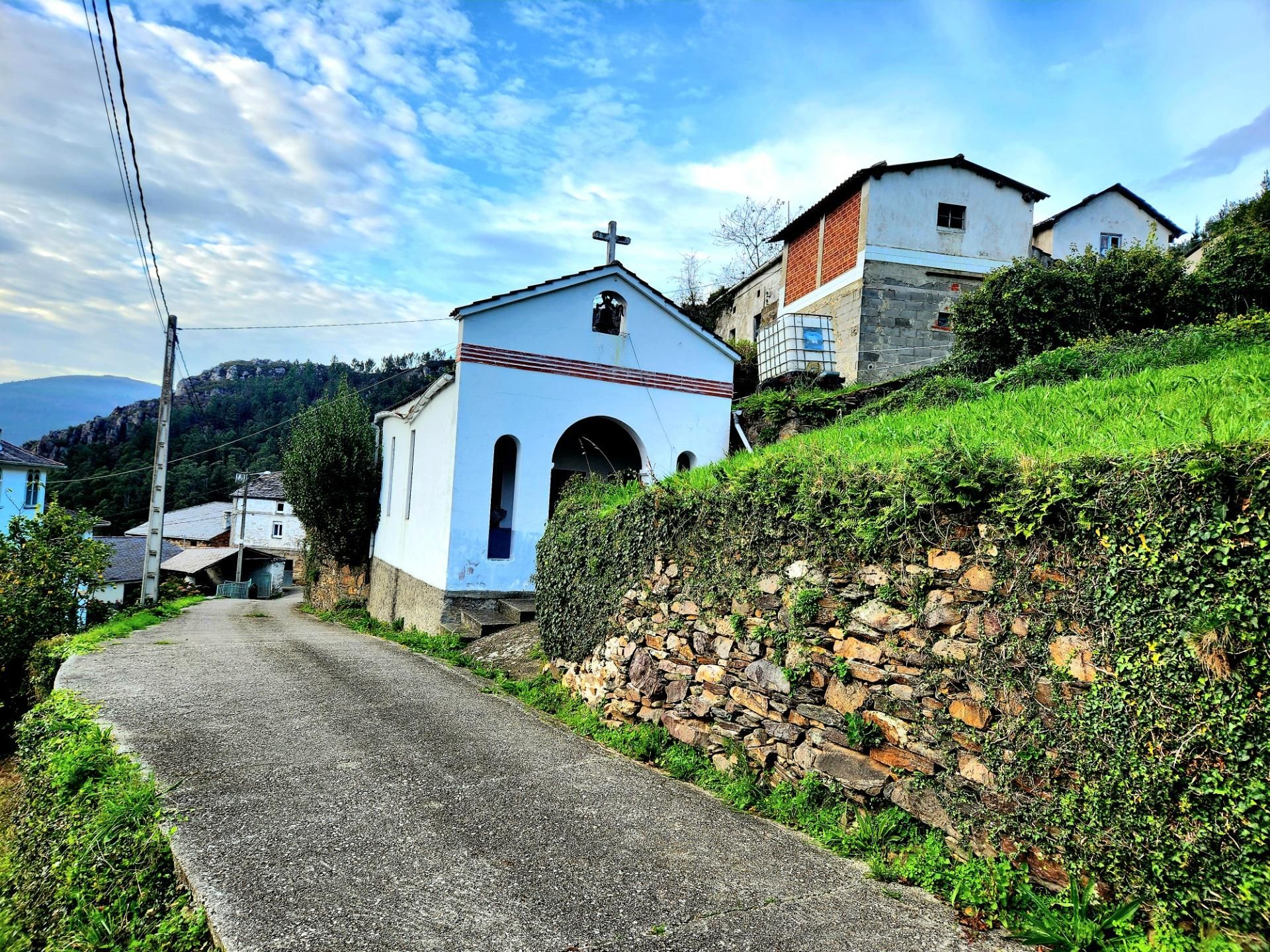 Vista exterior de Casa o xalet en venda en Villayón amb Jardí privat