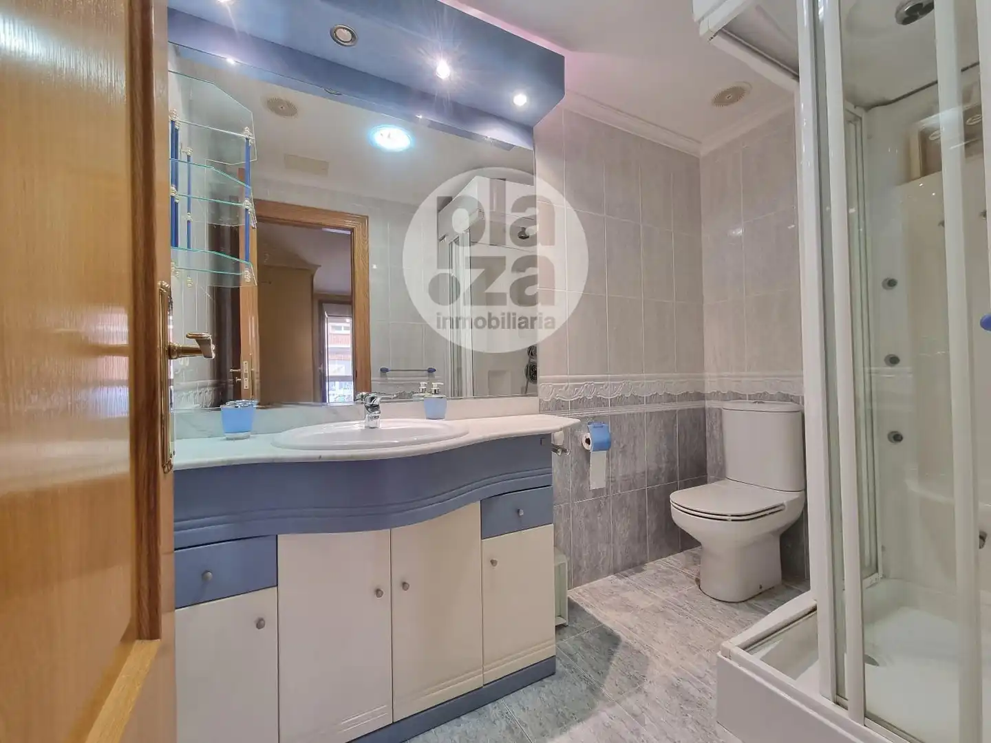 Baño de Casa adosada en venta en Burgos con Calefacción y Jardín privado