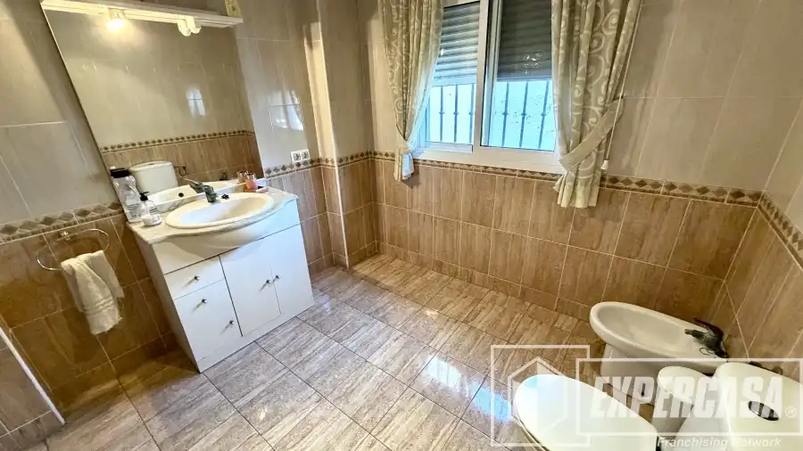 Bany de Casa o xalet en venda en Alaquàs amb Terrassa
