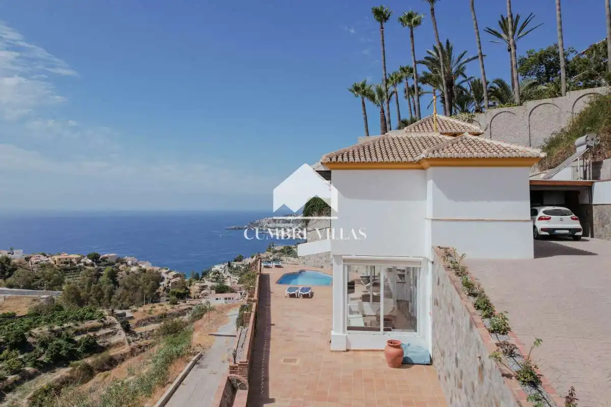 Vista exterior de Casa o chalet en venta en Almuñécar con Terraza, Amueblado y Internet