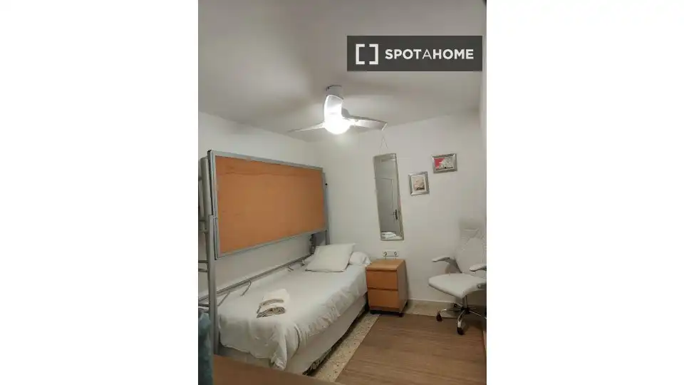 Schlafzimmer von Wohnung zur untervermieten in Cádiz mit Klimaanlage, Terrasse und Möbliert