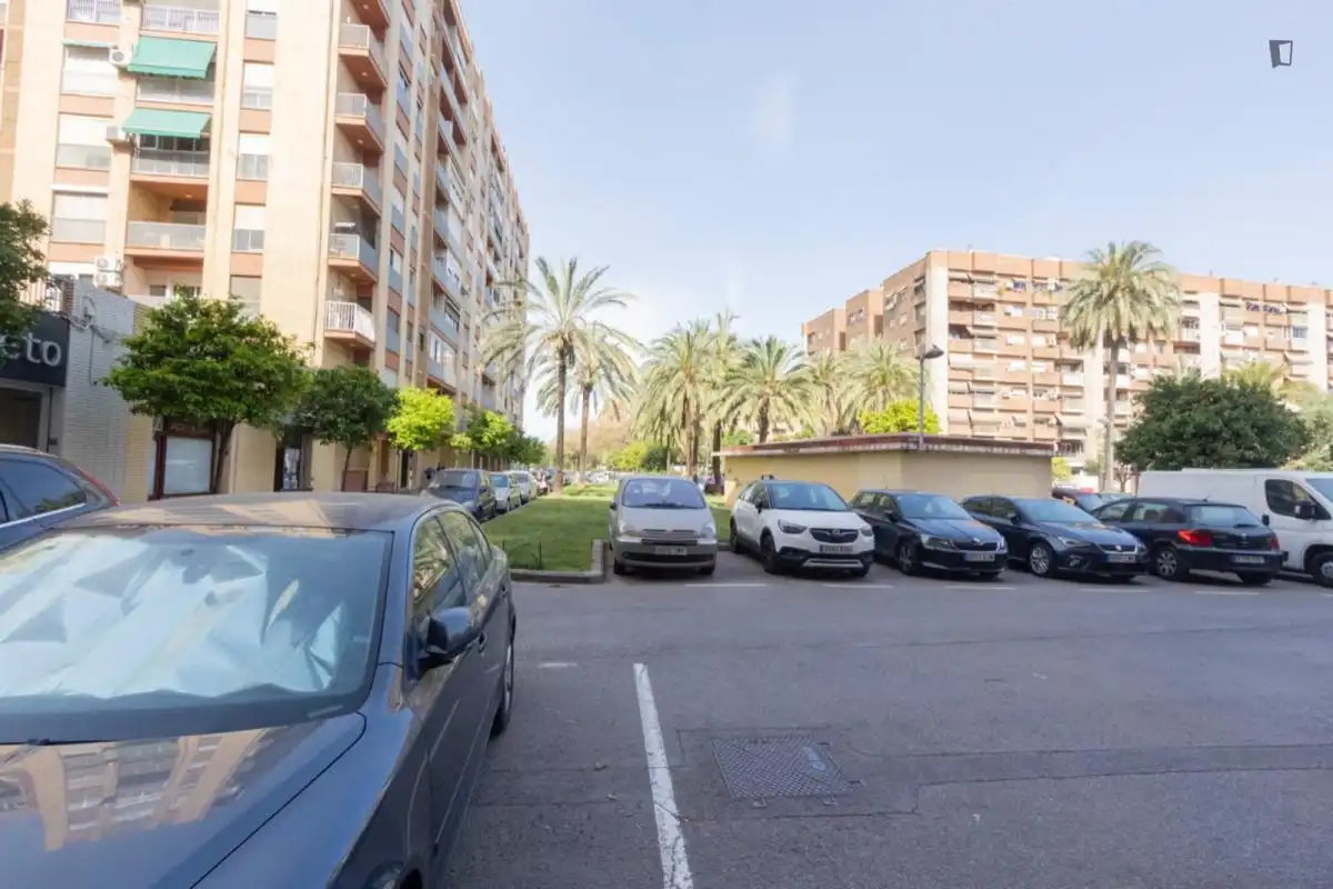 Parking de Apartamento para compartir en Valencia con Aire acondicionado, Calefacción y Amueblado