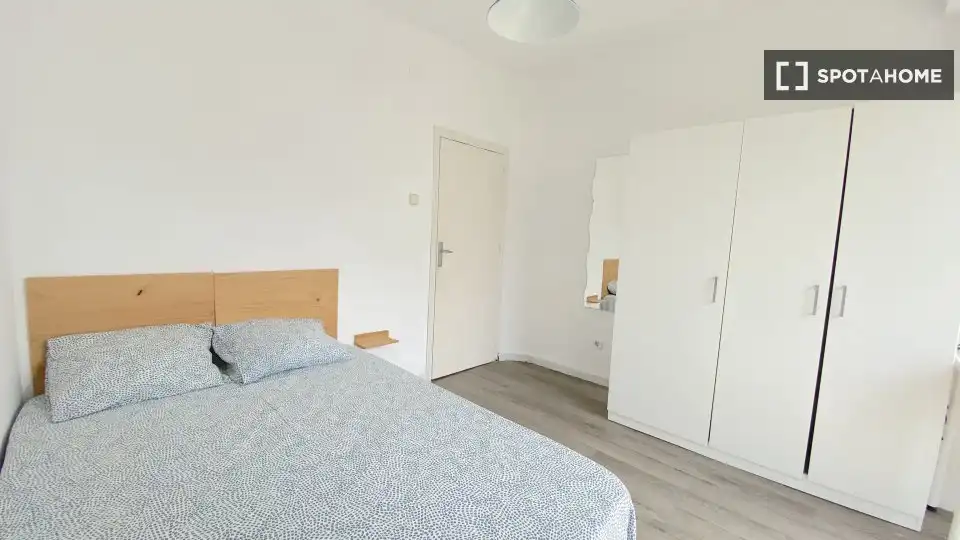 Schlafzimmer von Wohnung zur Miete in Sevilla mit Klimaanlage, Heizung und Möbliert