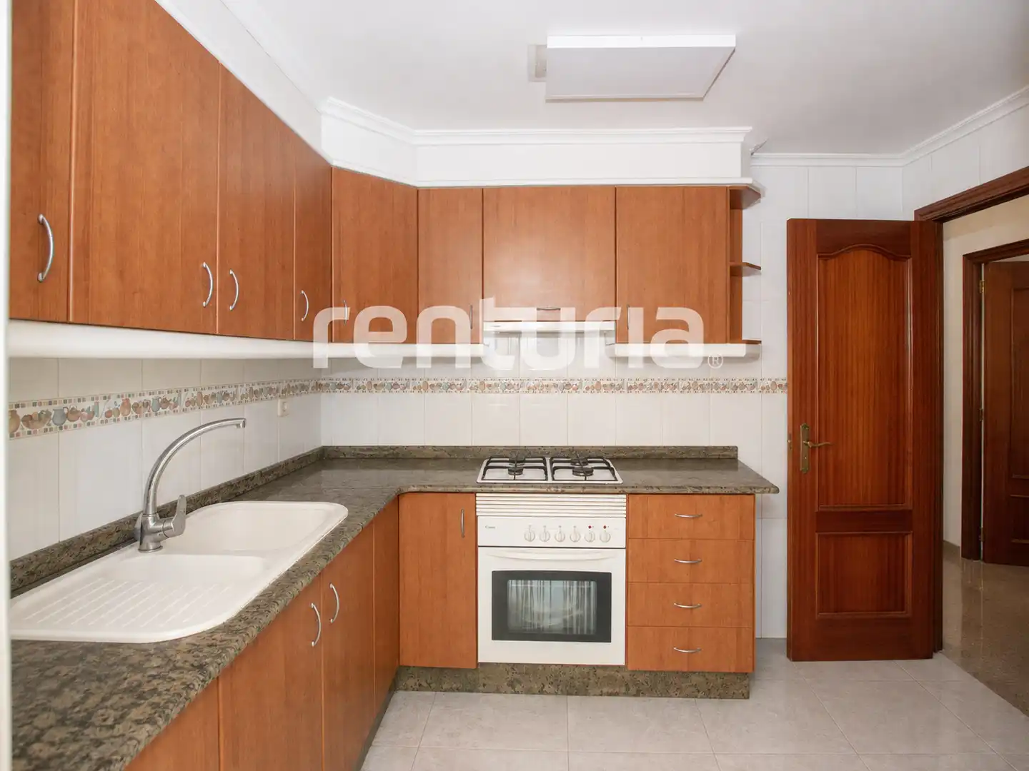 Cocina de Piso en venta en Valencia con Terraza, Trastero y Horno