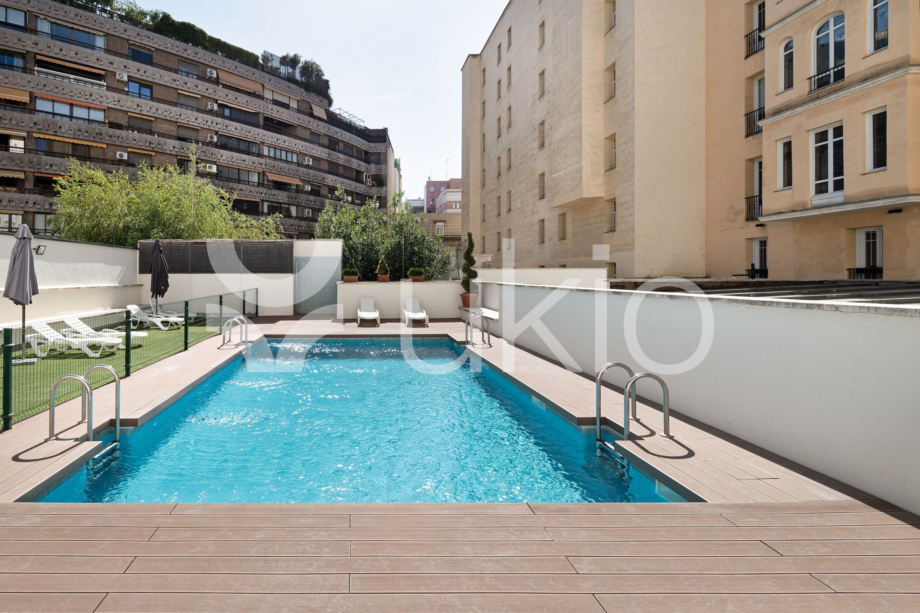 Piscina de Apartament de lloguer en  Madrid Capital amb Aire condicionat, Calefacció i Piscina
