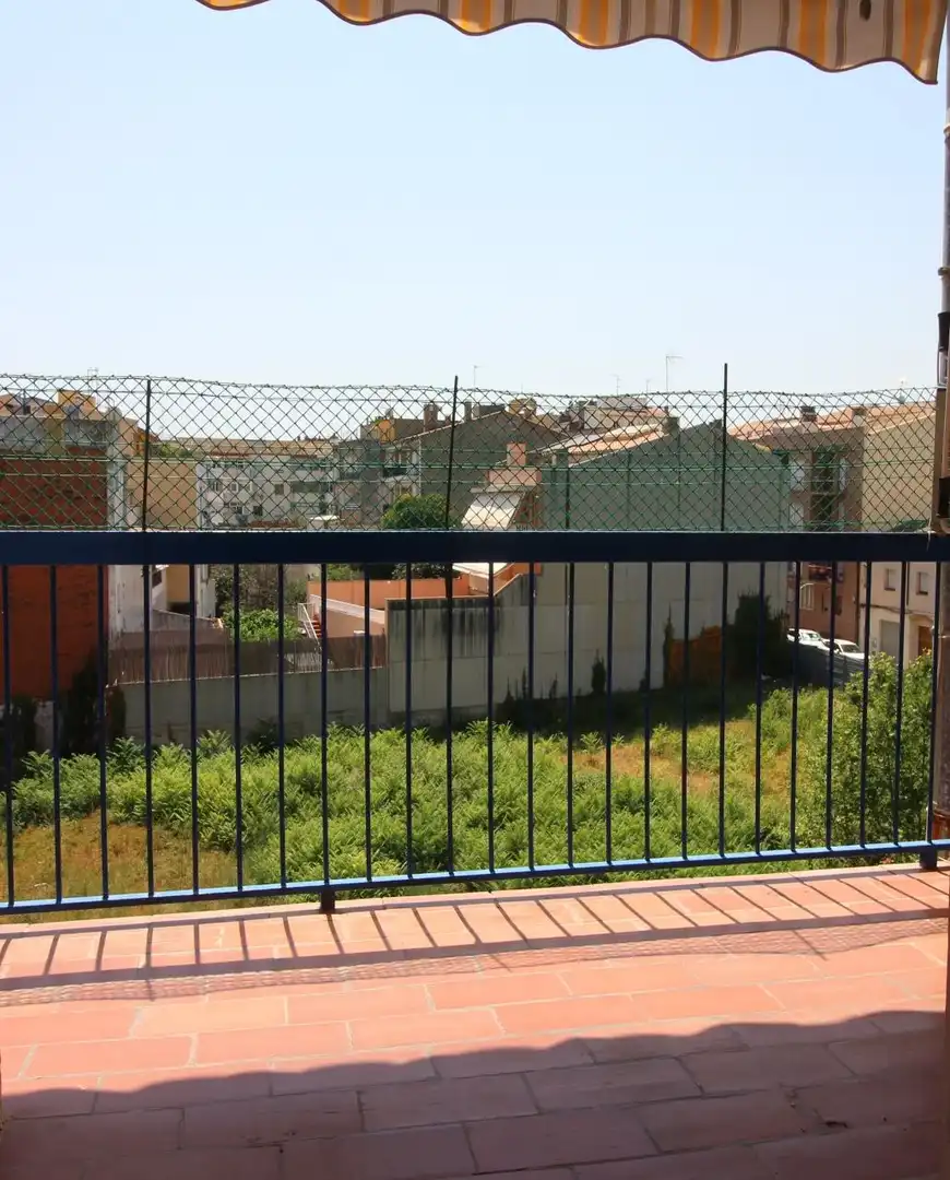 Vista exterior de Piso en venta en Figueres con Calefacción y Terraza
