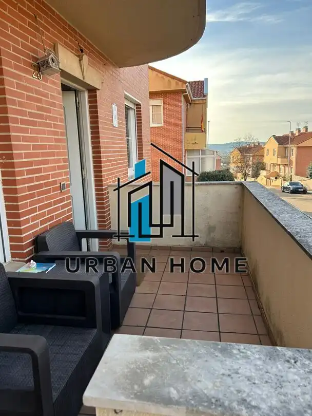 Terrassa de Casa o xalet en venda en Villaquilambre amb Calefacció, Jardí privat i Terrassa