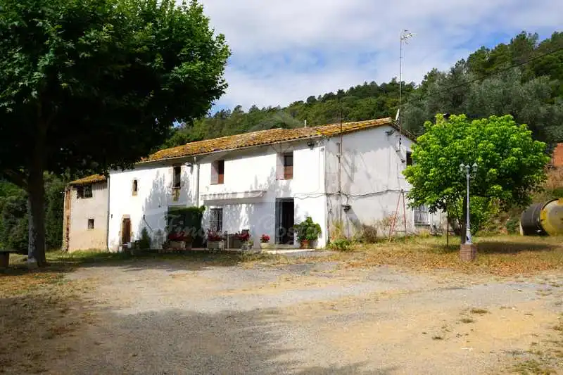 Vista exterior de Finca rústica en venda en Brunyola i Sant Martí Sapresa amb Calefacció, Jardí privat i Terrassa