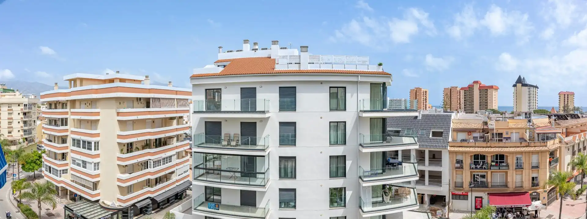 Vista exterior de Estudi en venda en Fuengirola amb Aire condicionat, Moblat i Piscina comunitària