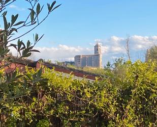 Exterior view of Flat to rent in Girona Capital  with Air Conditioner, Private garden and Furnished