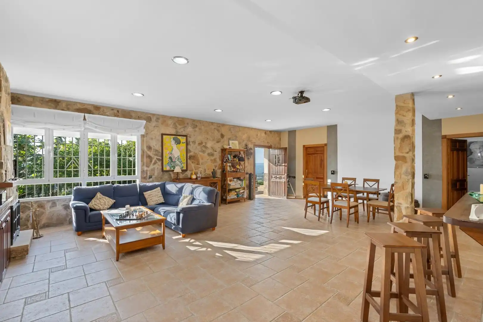 Sala d'estar de Casa o xalet en venda en Jaén amb Jardí privat, Terrassa i Piscina