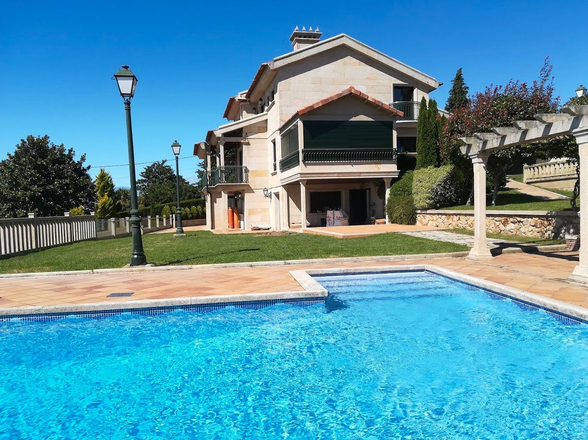 Piscina de Casa o xalet de lloguer en Nigrán amb Aire condicionat, Calefacció i Jardí privat