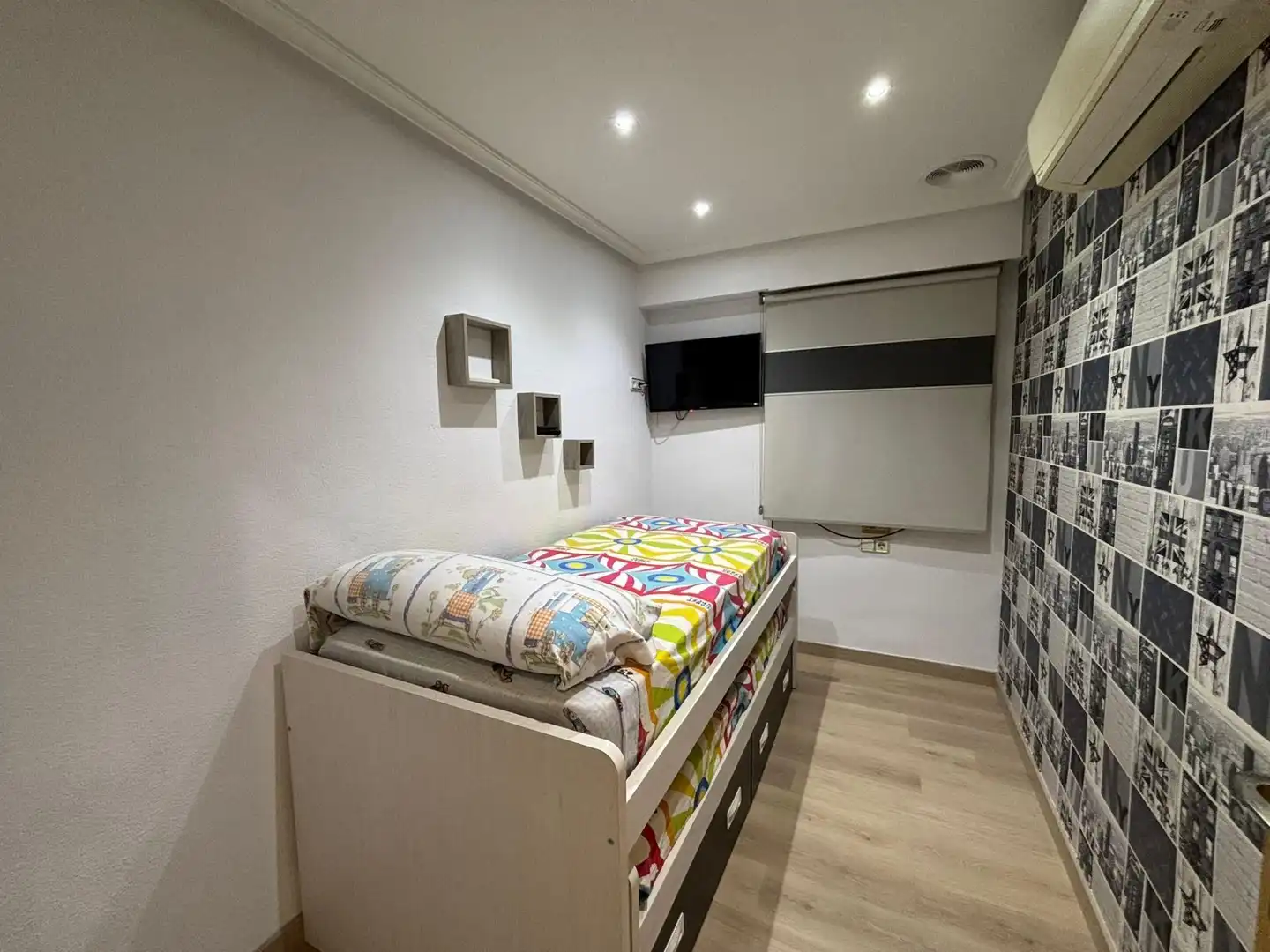 Flat for rent in Elche / Elx  with Air Conditioner, Parquet flooring and Storage room