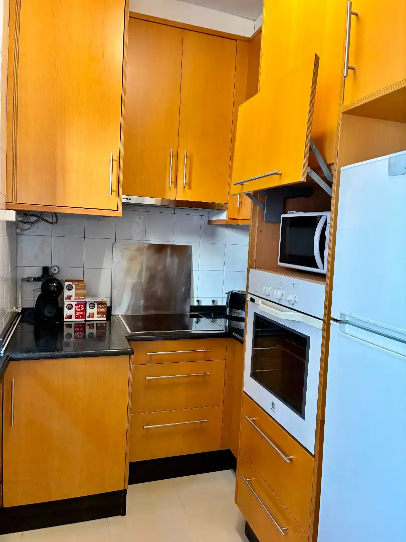 Cuina de Dúplex per a compartir en Santiago de Compostela  amb Calefacció, Parquet i Moblat