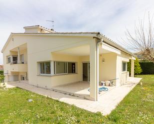 Vista exterior de Casa o xalet en venda en Riudellots de la Selva amb Calefacció, Terrassa i Traster