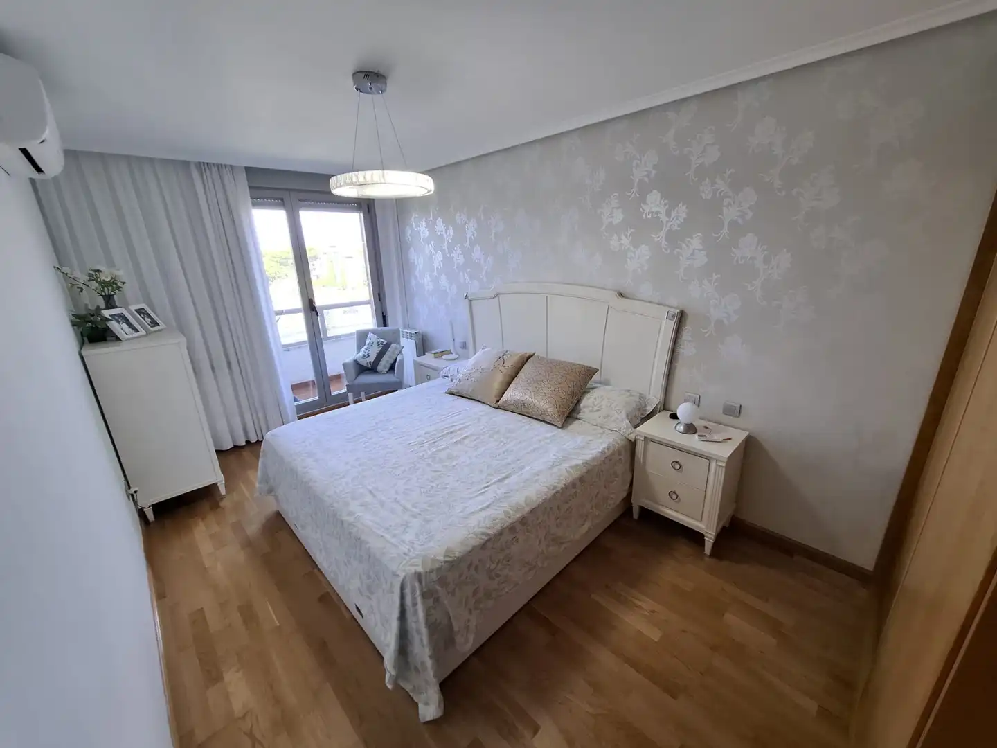 Bedroom of Flat for sale in  Logroño  with Air Conditioner, Heating and Parquet flooring
