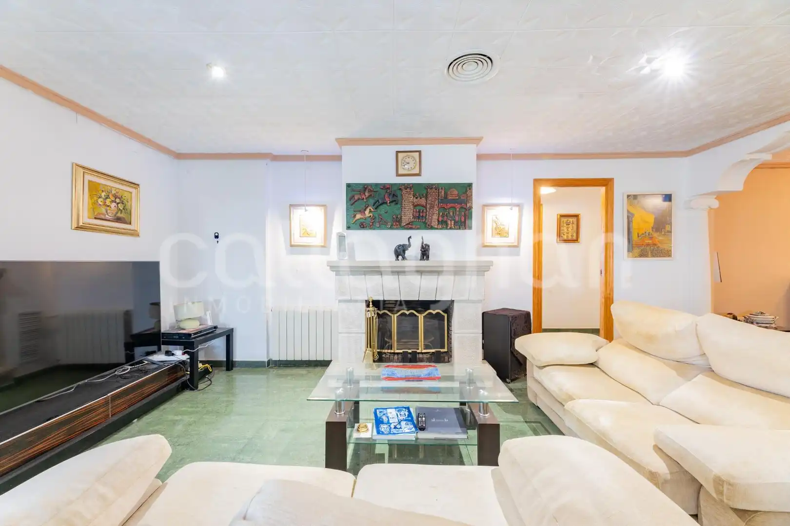 Sala d'estar de Casa o xalet en venda en La Pobla de Vallbona amb Aire condicionat, Calefacció i Jardí privat