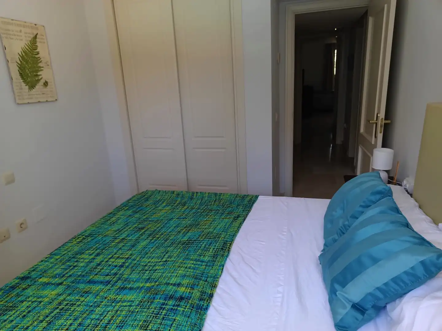 Dormitori de Apartament en venda en Sotogrande amb Aire condicionat, Terrassa i Piscina