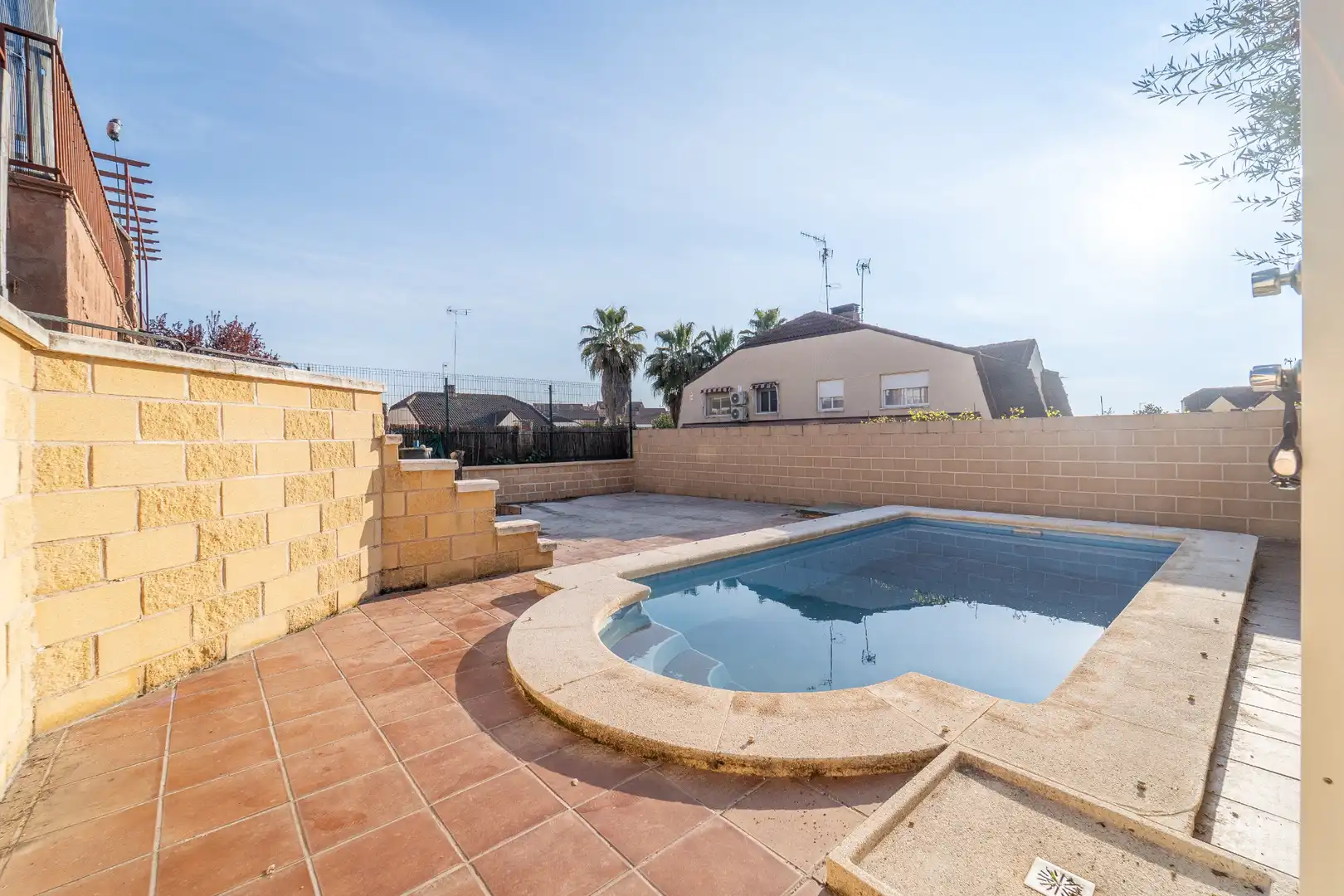 Piscina de Casa adosada en venda en Villanueva de Perales amb Aire condicionat, Calefacció i Jardí privat