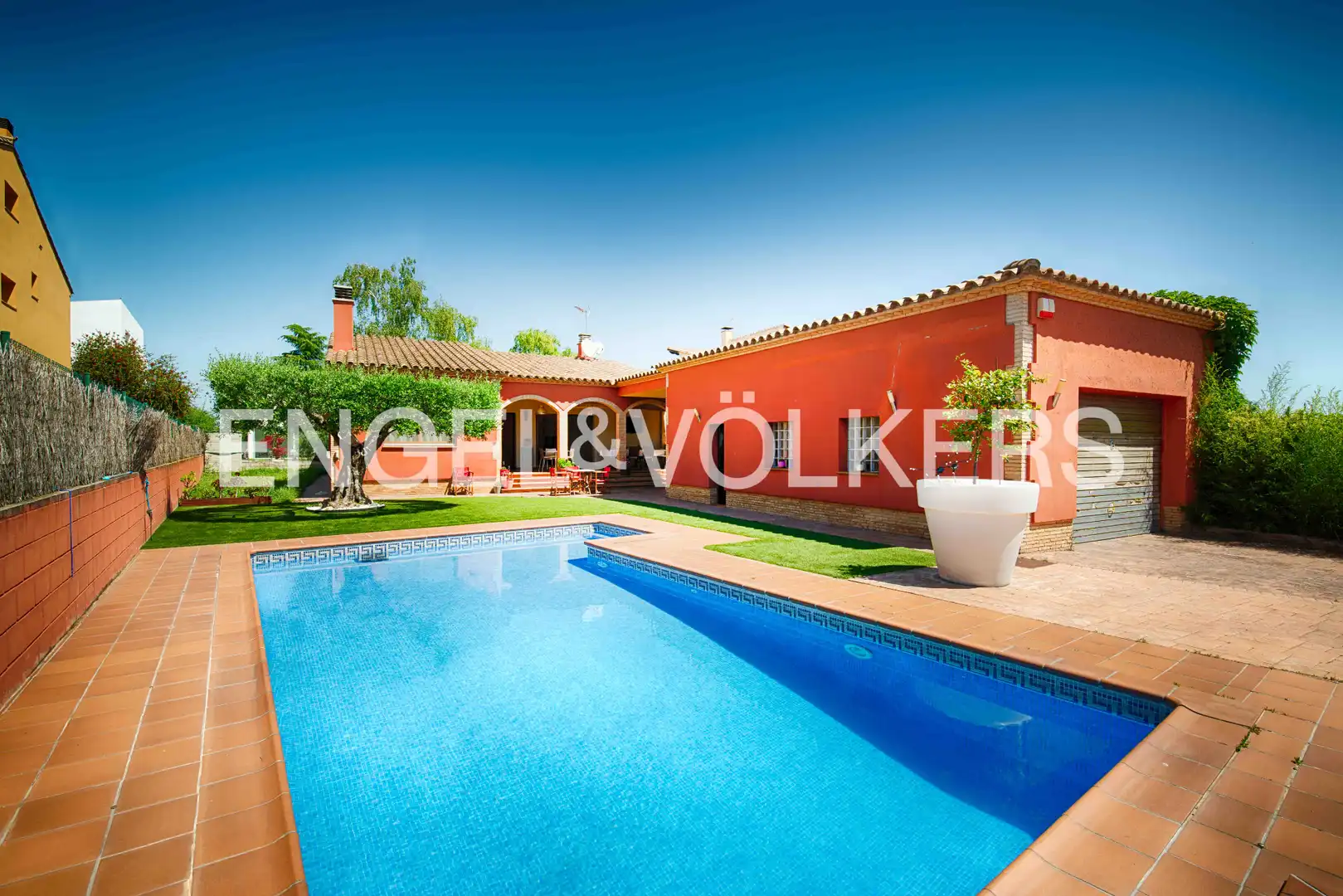 Piscina de Casa o chalet en venta en Navata con Aire acondicionado, Calefacción y Jardín privado