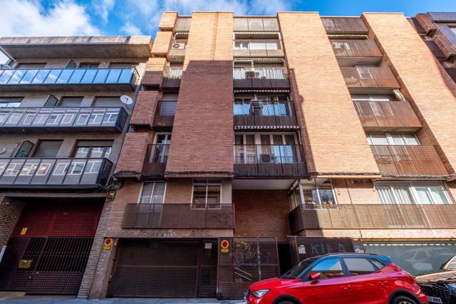 Piso en Venta en Calle  Miguel de Cervantes, 30 en Paseo Sagasta