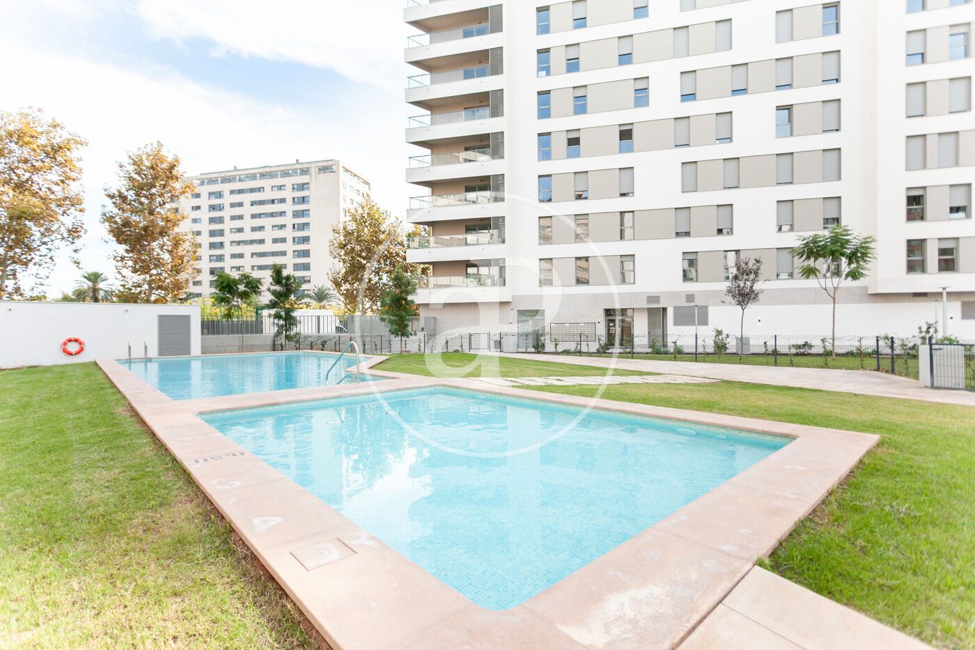 Swimming pool of Flat for sale in  Valencia Capital  with Air Conditioner, Heating and Private garden