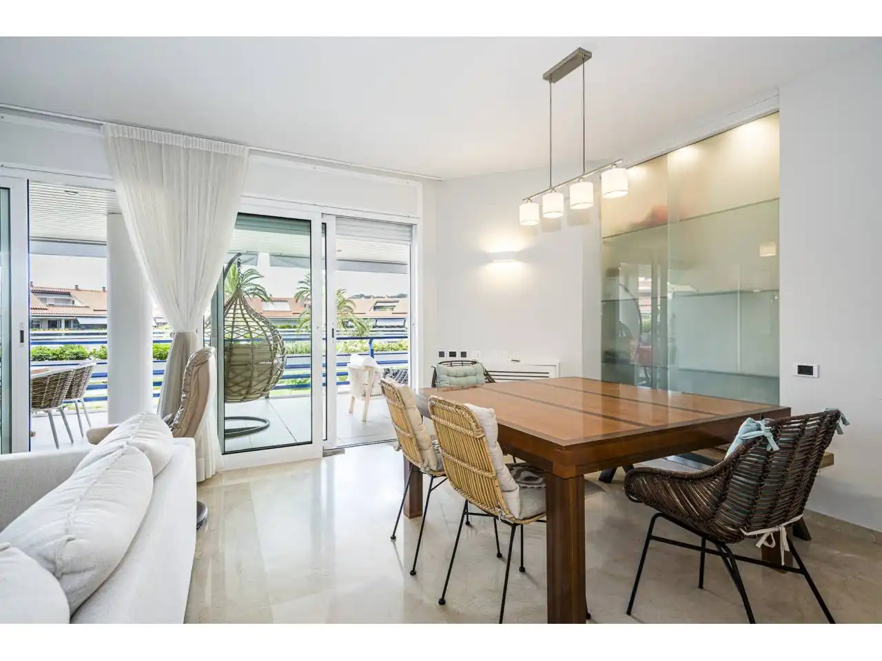 Esszimmer von Dachboden zum Verkauf in Sitges mit Klimaanlage, Heizung und Terrasse