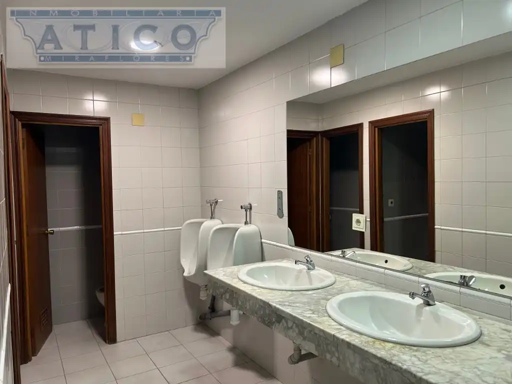 Bathroom of Office for sale in Sevilla