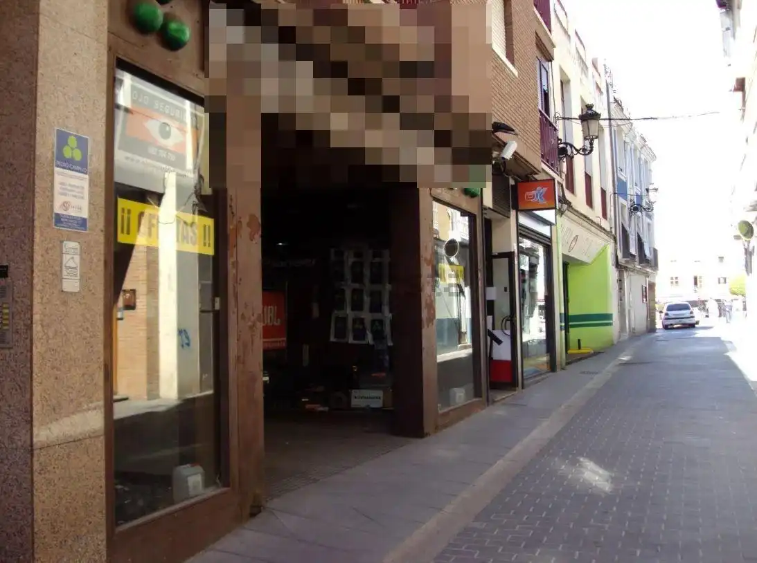 Local comercial en venta en Valdepeñas, imagen 2
