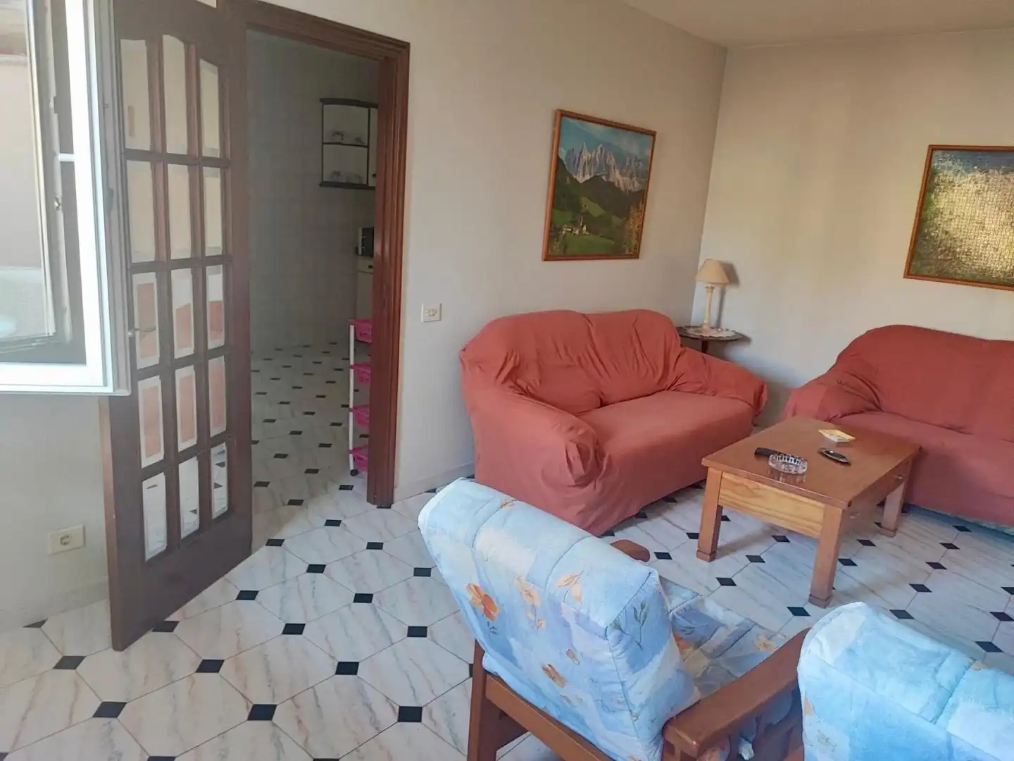 Sala d'estar de Casa adosada en venda en Boiro amb Terrassa, Moblat i Balcó