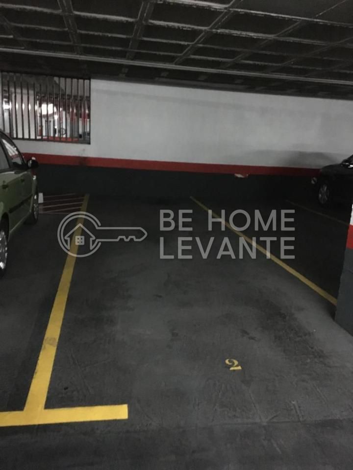 Garage zur Miete in Ensanche - Diputación, Centro