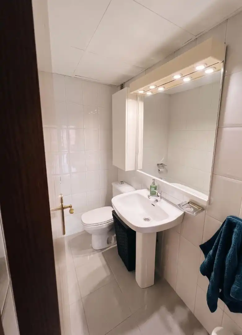 Badezimmer von Wohnungen zur Miete in Murcia mit Möbliert, Waschmaschine und Mikrowelle