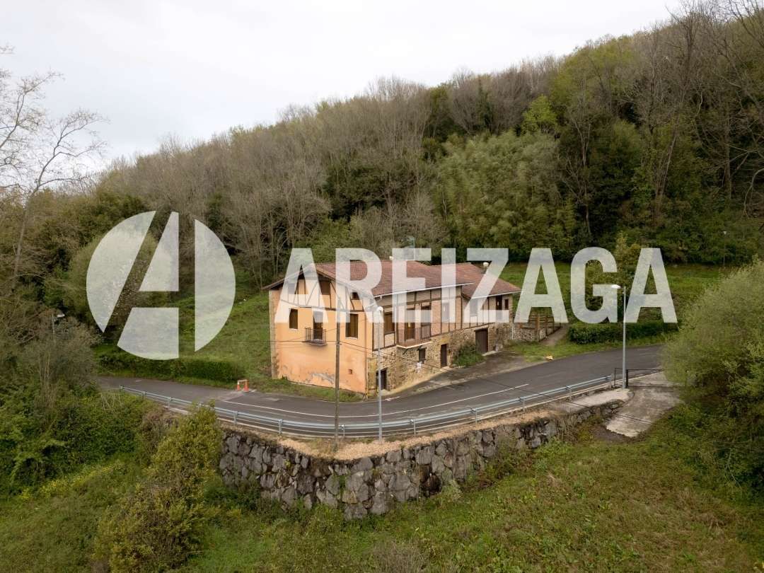 Vista exterior de Casa o xalet en venda en Donostia - San Sebastián  amb Calefacció, Jardí privat i Traster
