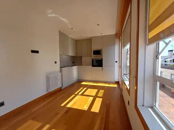 Cocina de Piso en venta en Vigo  con Calefacción, Terraza y Trastero