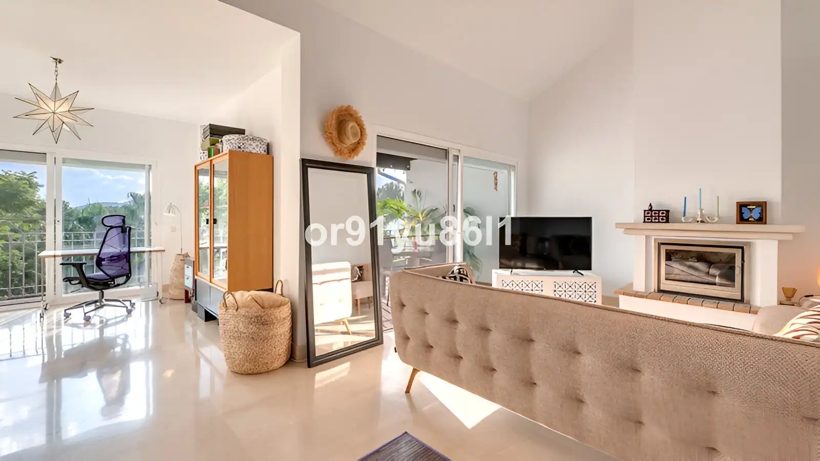 Sala de estar de Casa adosada en venta en Istán con Aire acondicionado, Calefacción y Jardín privado