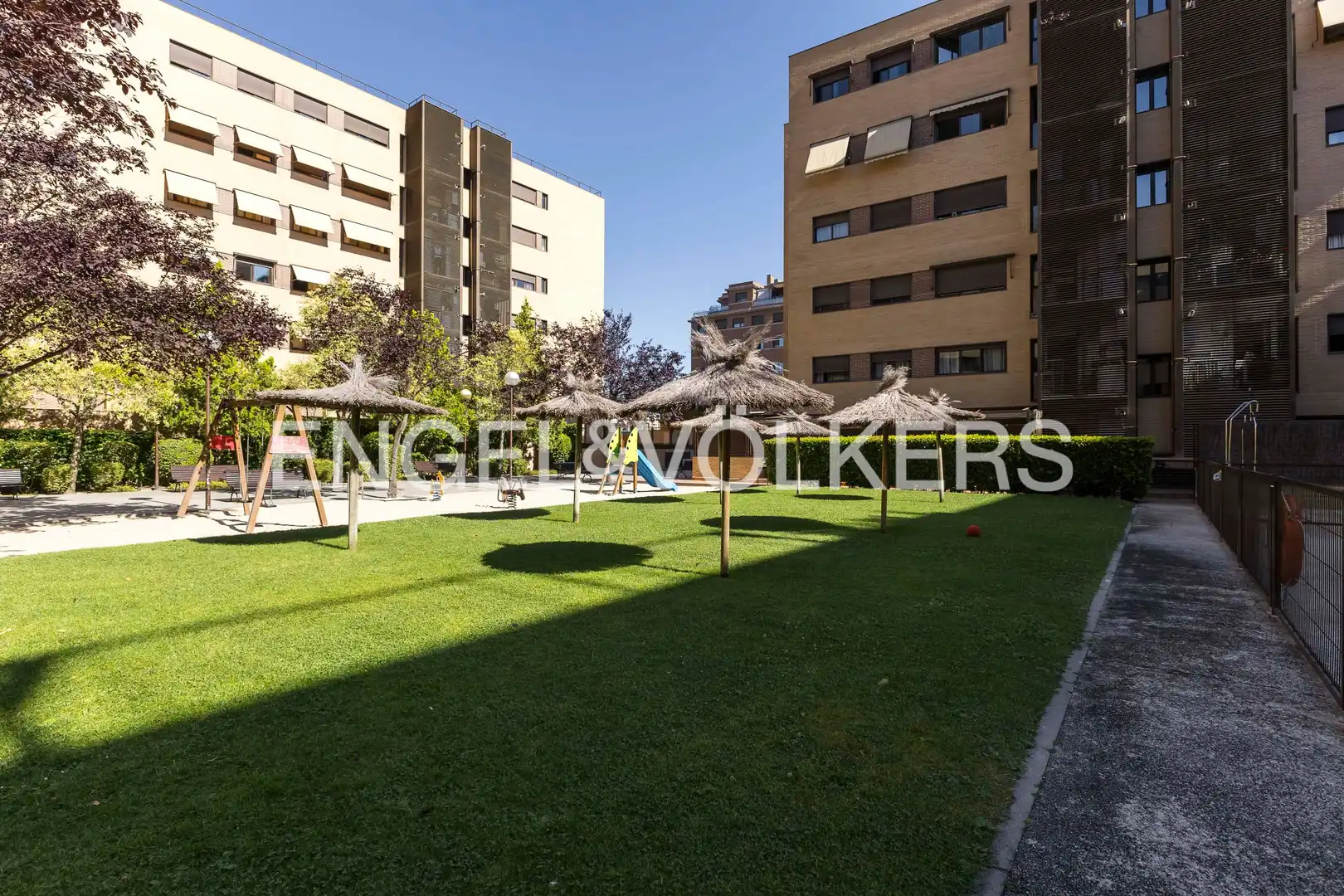 Exterior view of Apartments for sale in Madrid  with Air Conditioner, Heating and Private garden