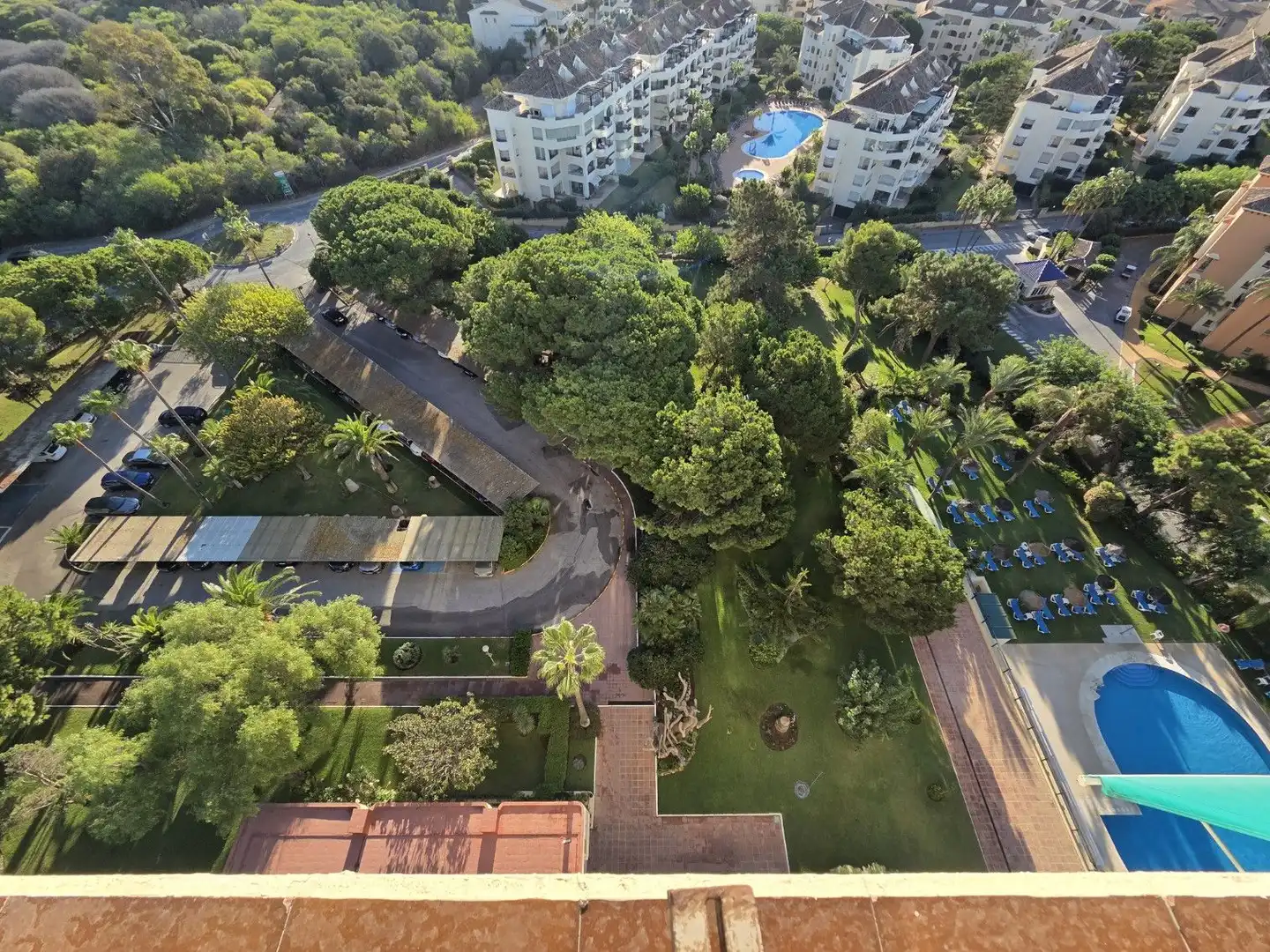 Vista exterior de Estudi en venda en Marbella amb Terrassa, Moblat i Piscina comunitària