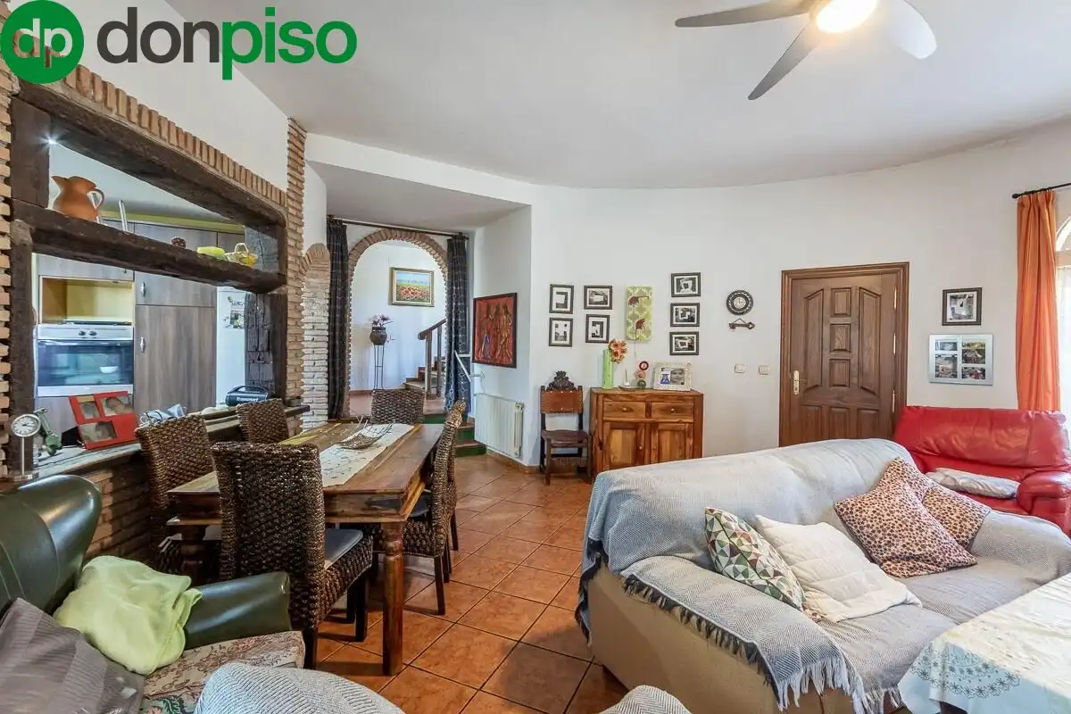 Detached house with pool for sale in Calle del Arache, imagen 9