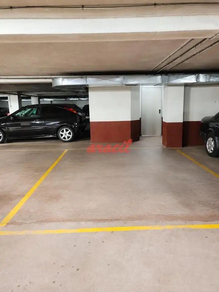 Aparcament de Pis de lloguer en Ourense Capital  amb Calefacció i Parquet