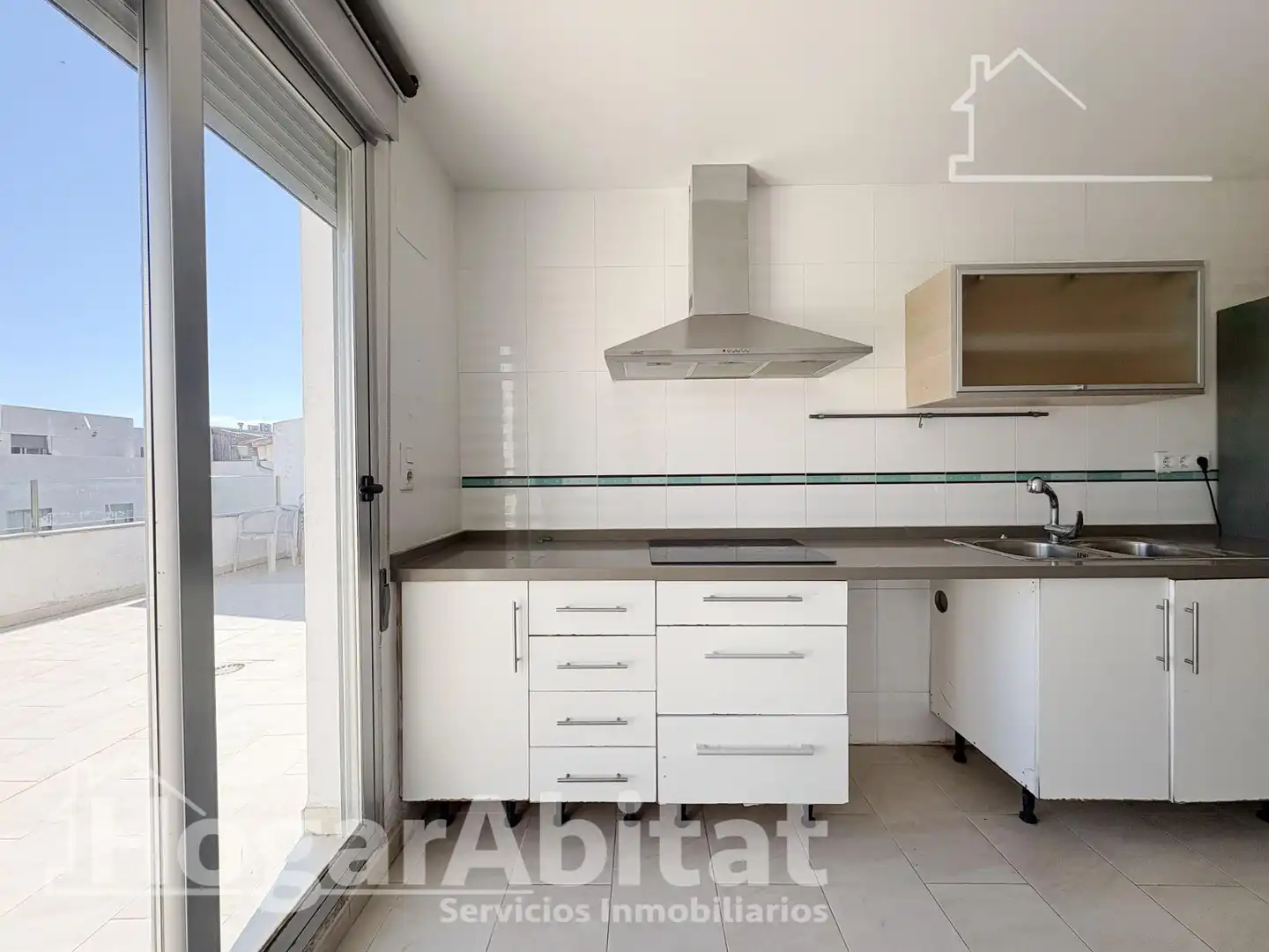 Cuina de Àtic en venda en Vilallonga / Villalonga amb Terrassa, Balcó i Piscina comunitària