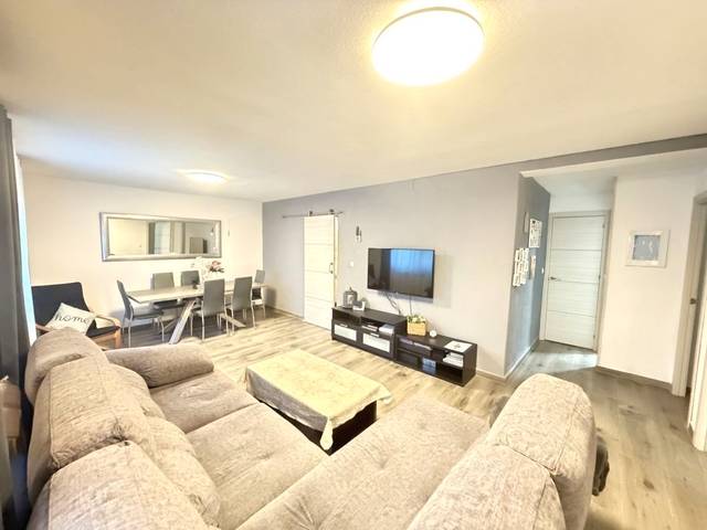 Piso en Venta en Calle Río Escabas en Centro Bº Doscientas