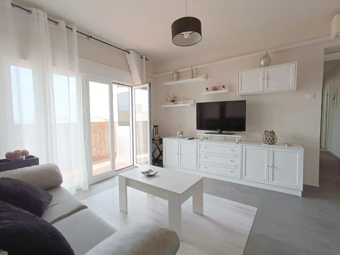 Sala d'estar de Apartament de lloguer en Almería amb Terrassa