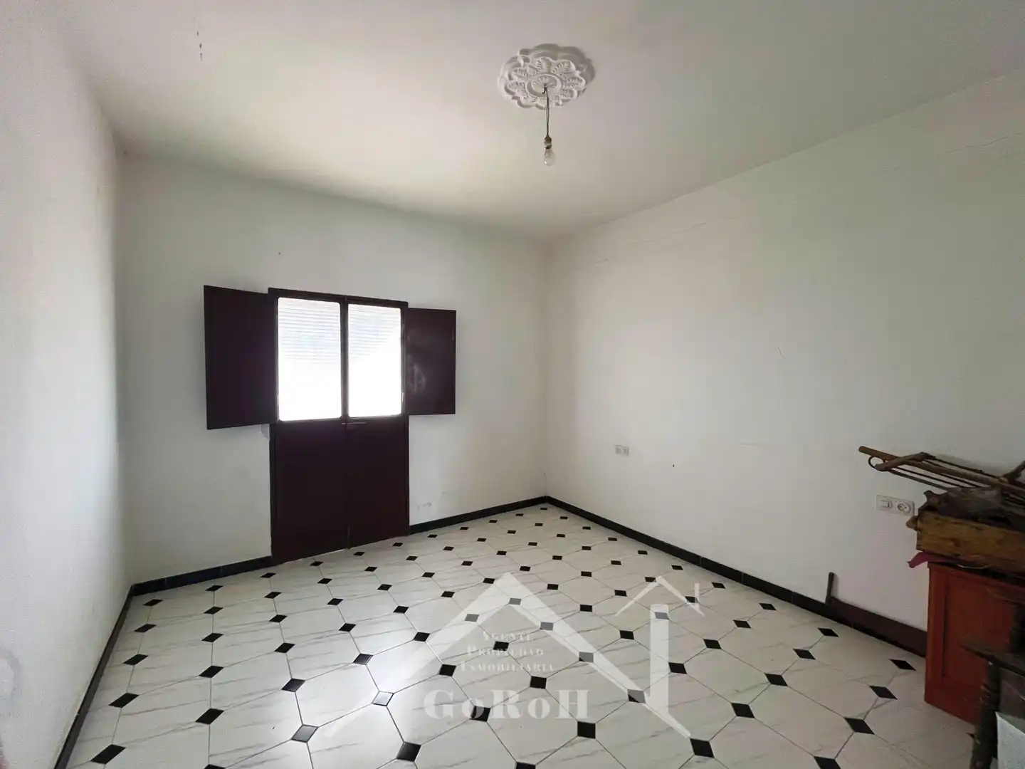 Cuina de Casa o xalet en venda en Almadén de la Plata amb Jardí privat, Terrassa i Traster