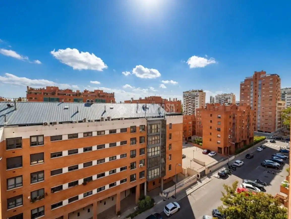 Vista exterior de Pis en venda en Madrid amb Aire condicionat, Parquet i Terrassa