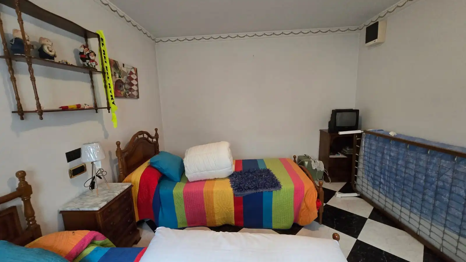 Dormitori de Casa adosada en venda en Oliva amb Terrassa i Moblat
