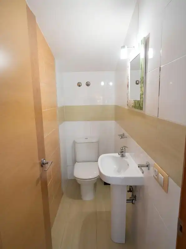 Bathroom of Duplexes for sale in Requena  with Heating and Furnished