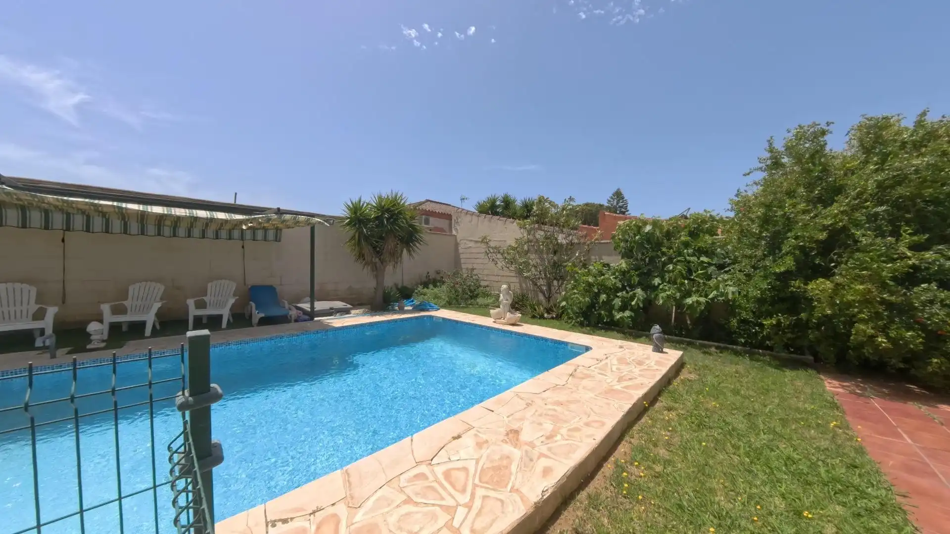 Swimming pool of Houses for sale in Chiclana de la Frontera  with Air Conditioner, Private garden and Storage room