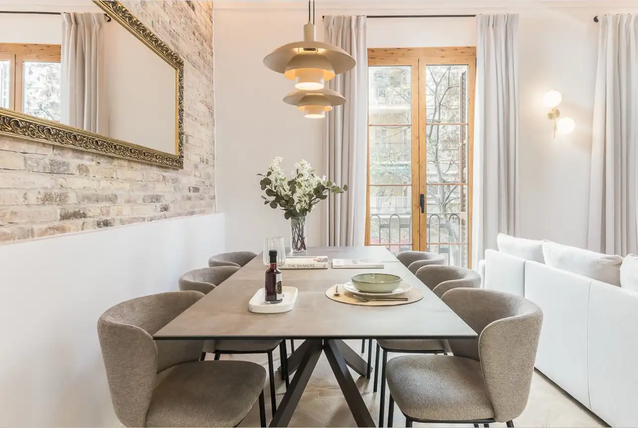 Menjador de Apartament de lloguer en Barcelona amb Aire condicionat, Calefacció i Moblat