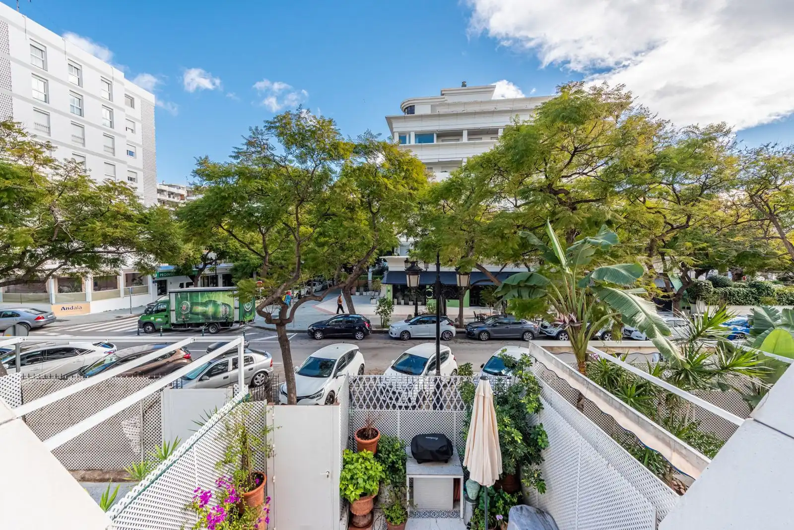 Vista exterior de Dúplex en venta en Marbella con Aire acondicionado, Terraza y Piscina