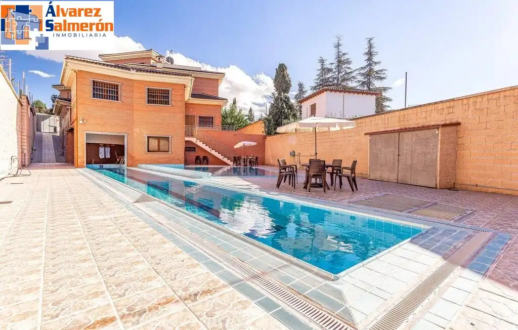 Houses for sale in Calle MISTRAL(C.DEL AIRE I), Albolote
